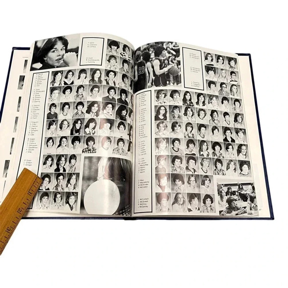 Humberview Secondary School 1980 Annual Bolton  Ontario Book HC - Picture 4 of 8